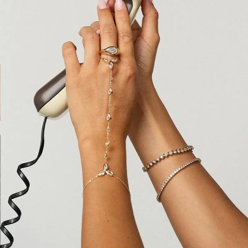 BLOOMING FINGER BRACELET