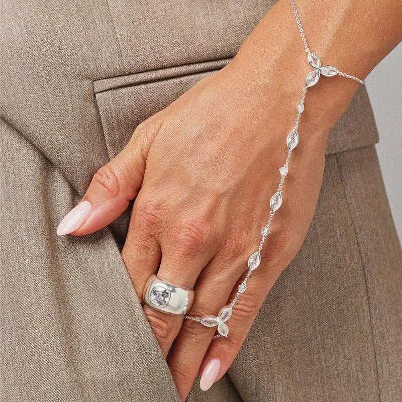 BLOOMING FINGER BRACELET