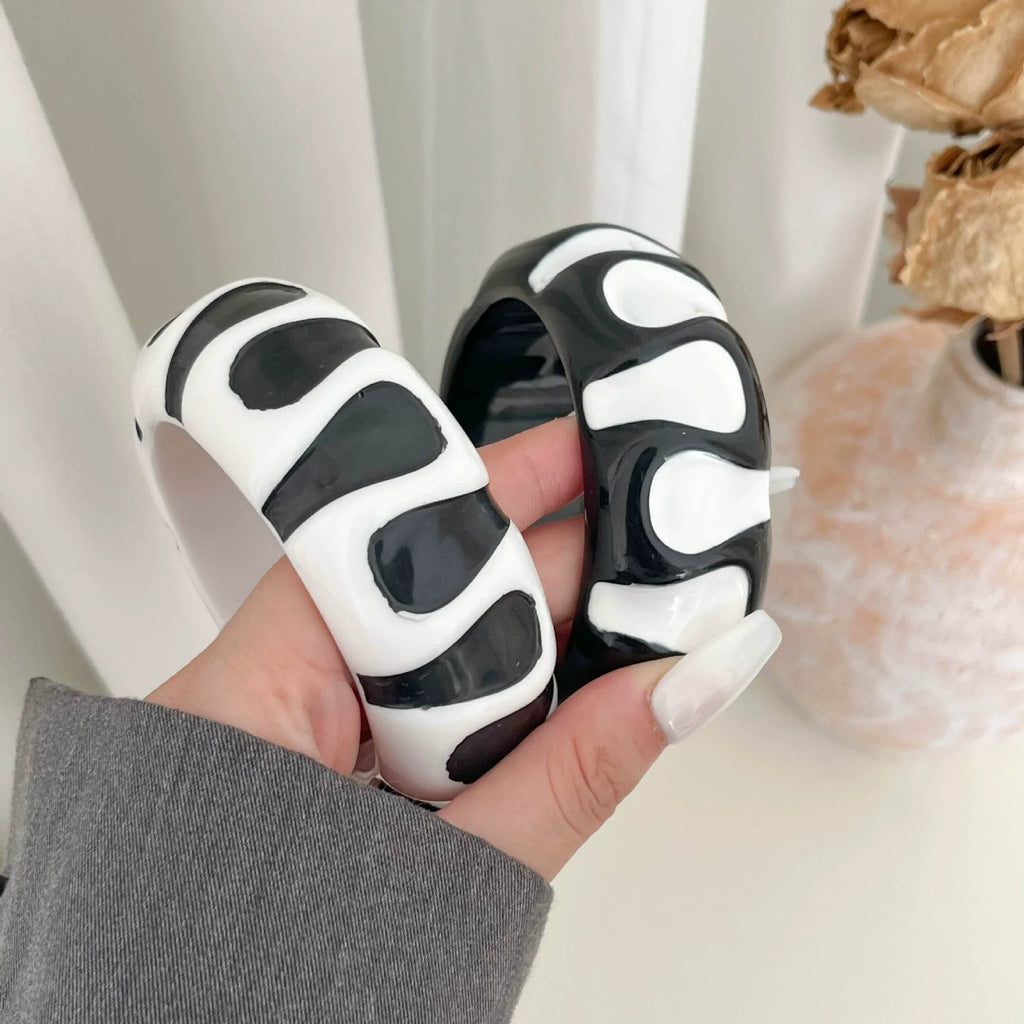 YIN N YANG RESIN BANGLE