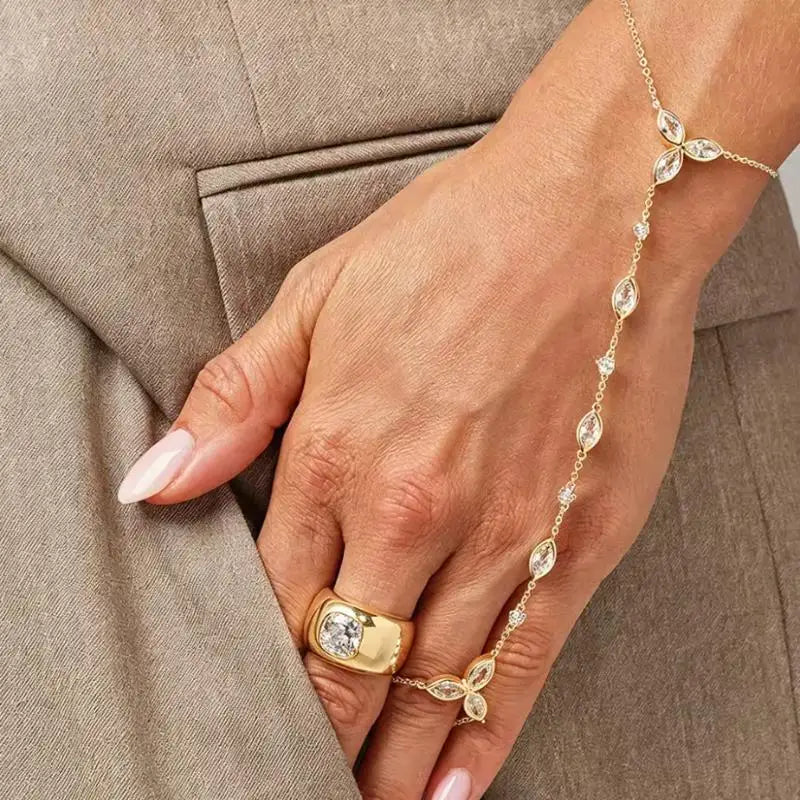 BLOOMING FINGER BRACELET